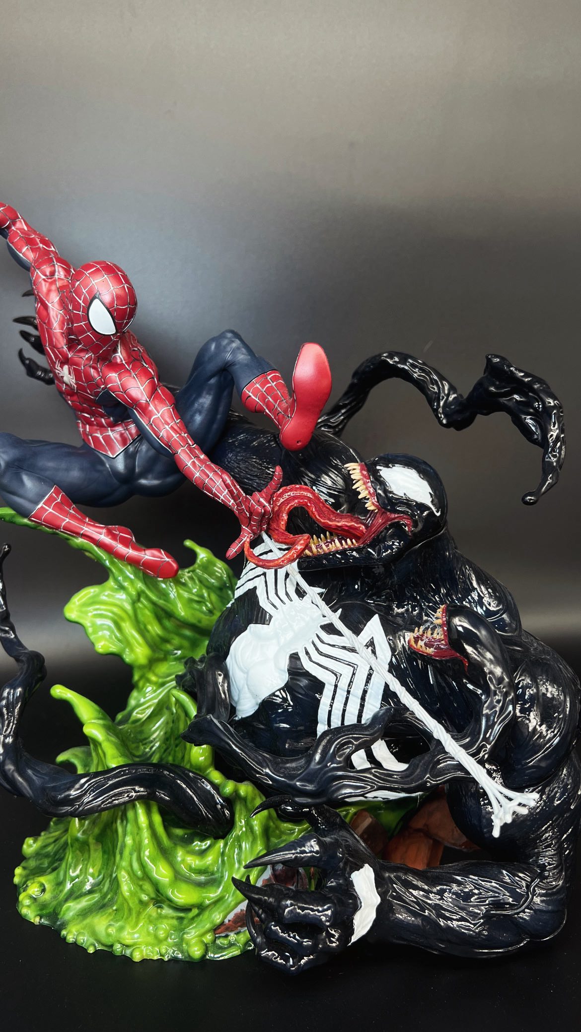 Spider-Man vs Venom